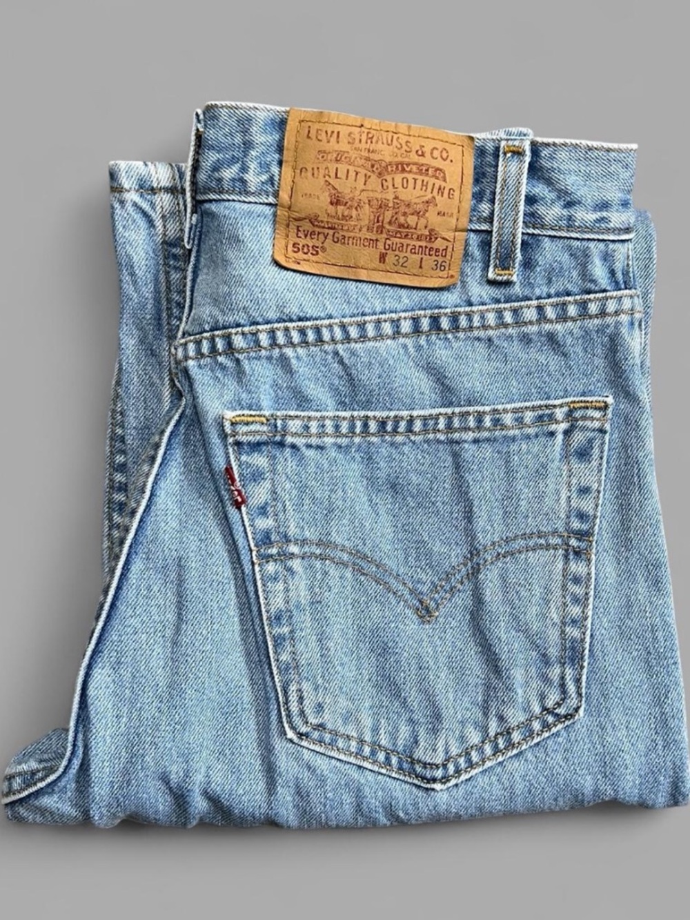 Vintage 2000 Levi's 505 Regular Fit Straight Leg Blue Denim Jeans. Size 32x36.